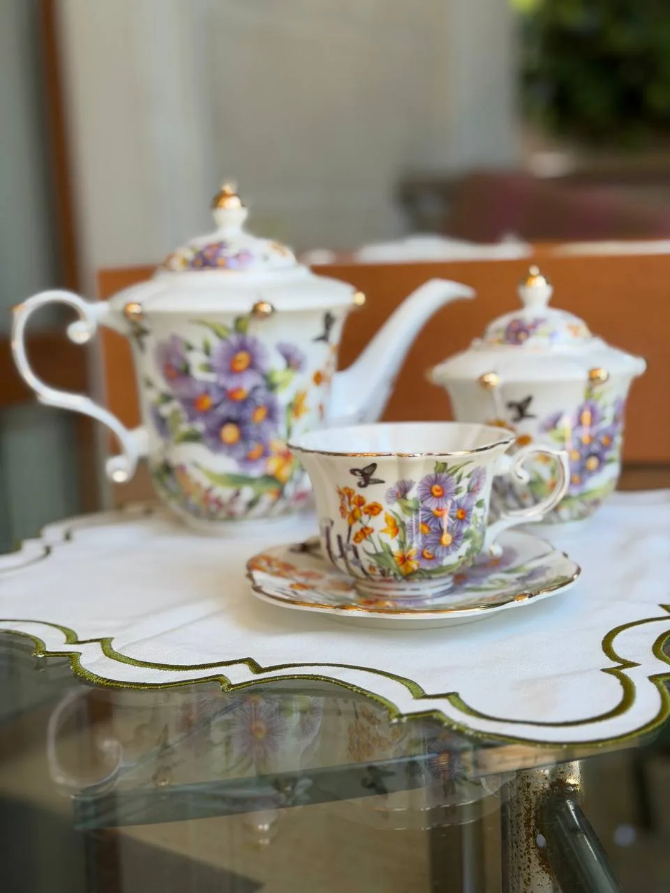 Сервірований стіл із квітковим чайним сервізом Dodo_Cup
